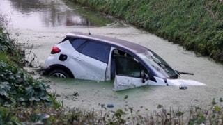 Auto te water Zwaagdijk Oost 5