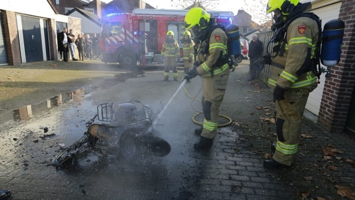 Scooter volledig uitgebrand in Obdam 3