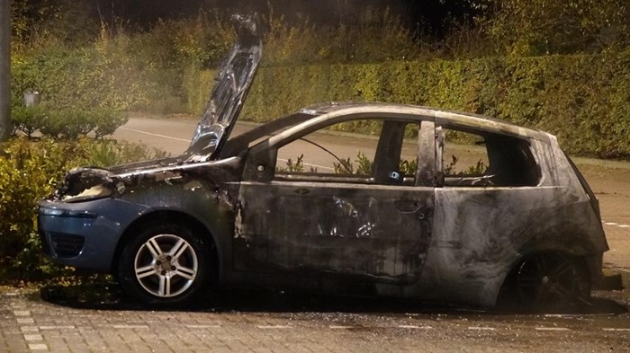 Auto in brand in Enkhuizen 2