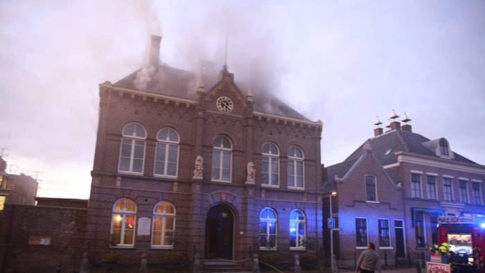 Voormalig raadhuis Obdam in brand2