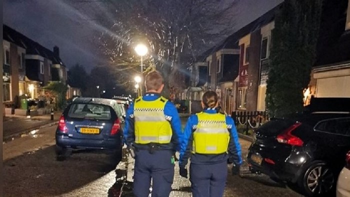 Handhavers aan het werk tijdens avonduren