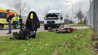 Bromfietser gewond na botsing in Opmeer