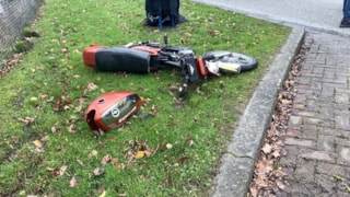 Bromfietser gewond na botsing in Opmeer 2