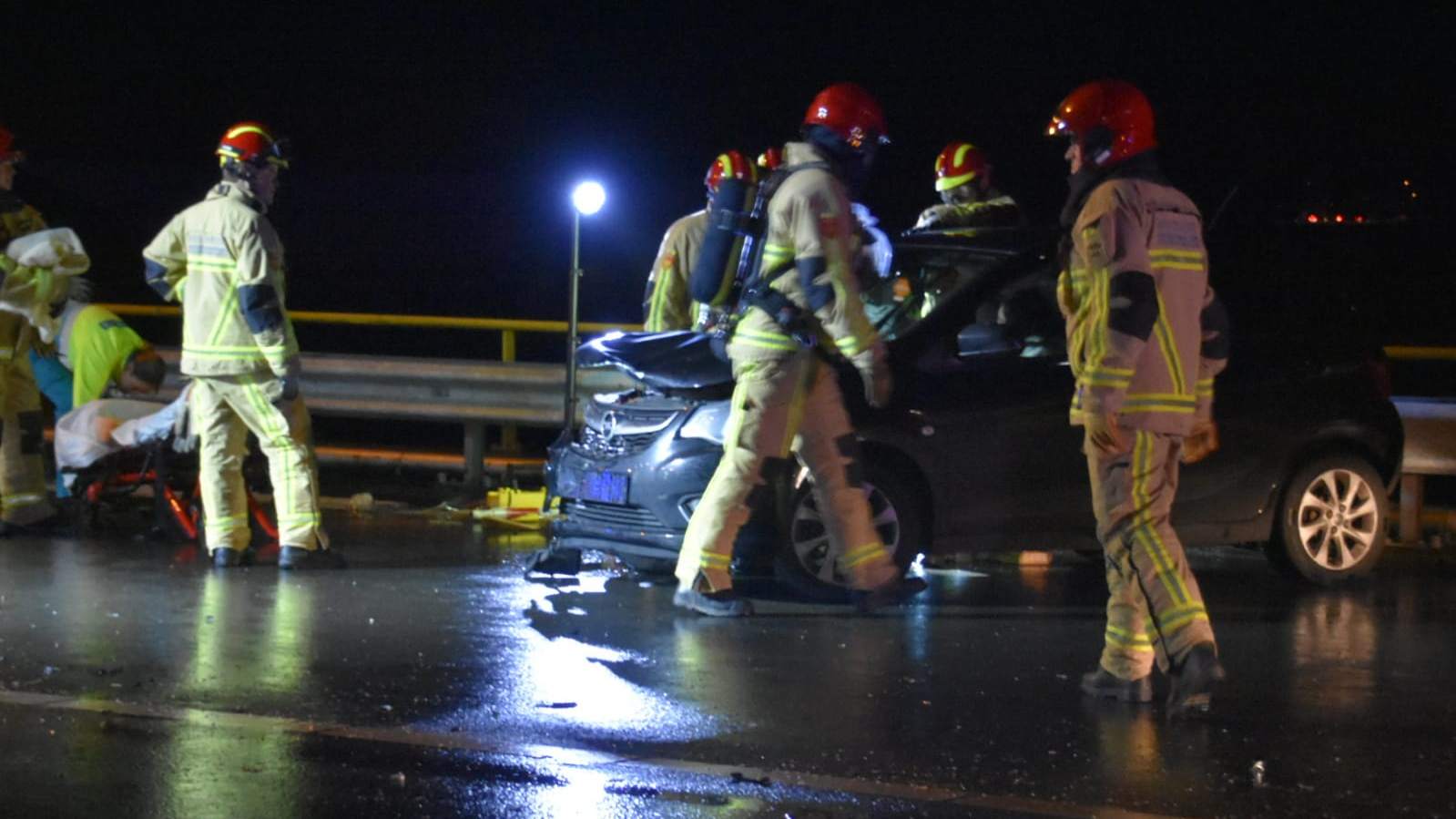 Op A7 auto's op elkaar gereden, meerdere gewonden