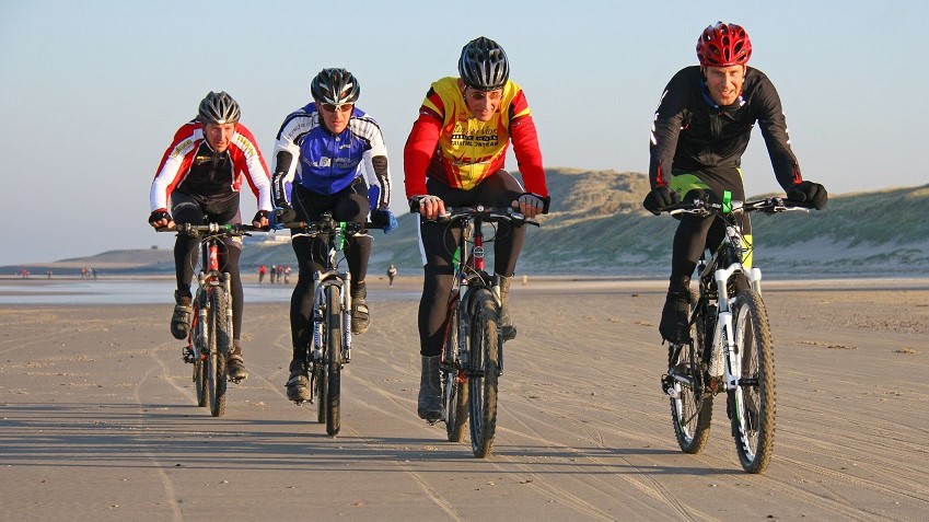 MTB-toertocht door polder en duin bij Petten