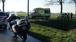 Auto te water bij botsing (Venhuizen) 3