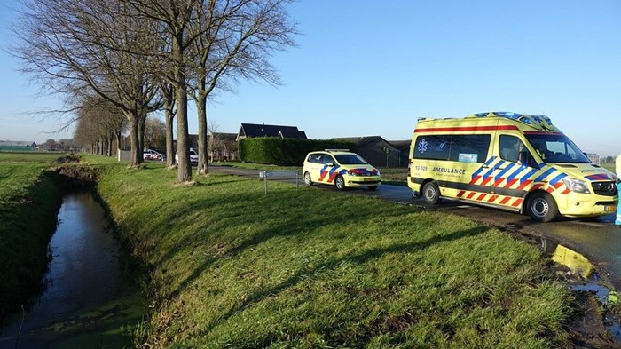 Auto te water bij botsing (Venhuizen) 5