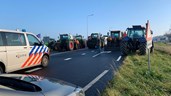 Boeren blokkeren dijk Enkhuizen Lelystad