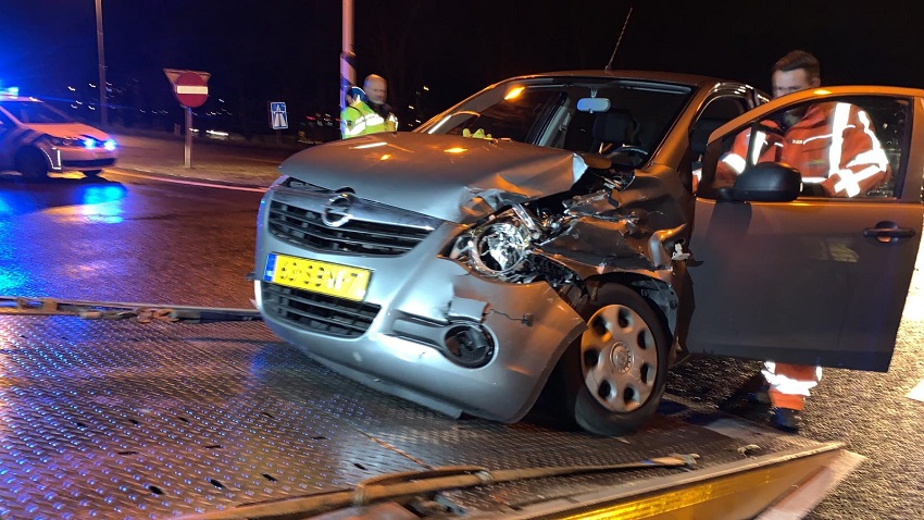 Auto in botsing met vrachtauto (Wognum)