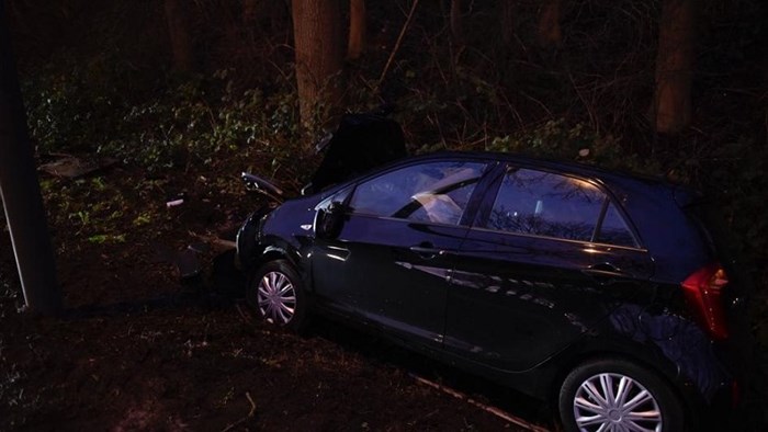 Automobilist gewond in Hoorn 2