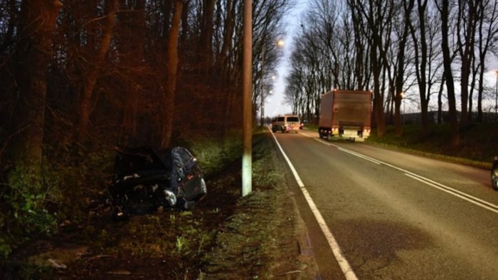 Automobilist gewond in Hoorn 3