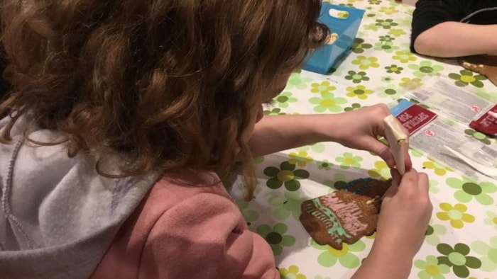 Speculaaspoppen versieren