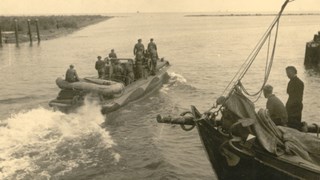 Duitse militairen die kort voor de bevrijding vertrekken uit de haven van Hoorn (Foto Jan Dirk Osinga)