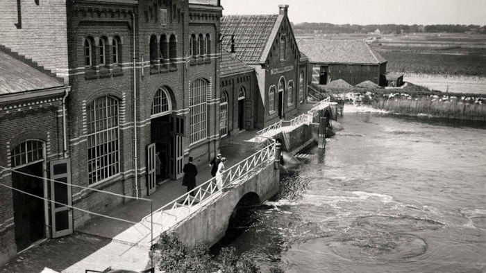 Koningin Wilhelmina bij het gemaal