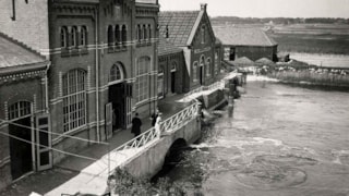 Koningin Wilhelmina bij het gemaal