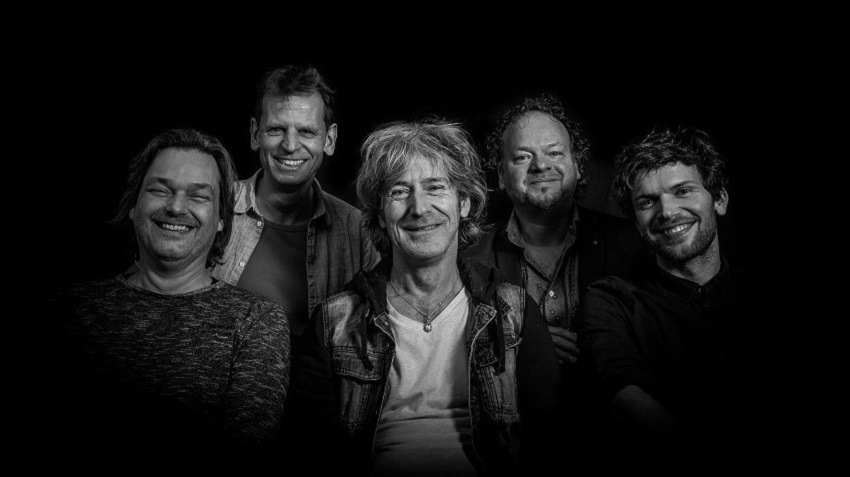 Toontje Lager + Clip Club 40plus in Manifesto