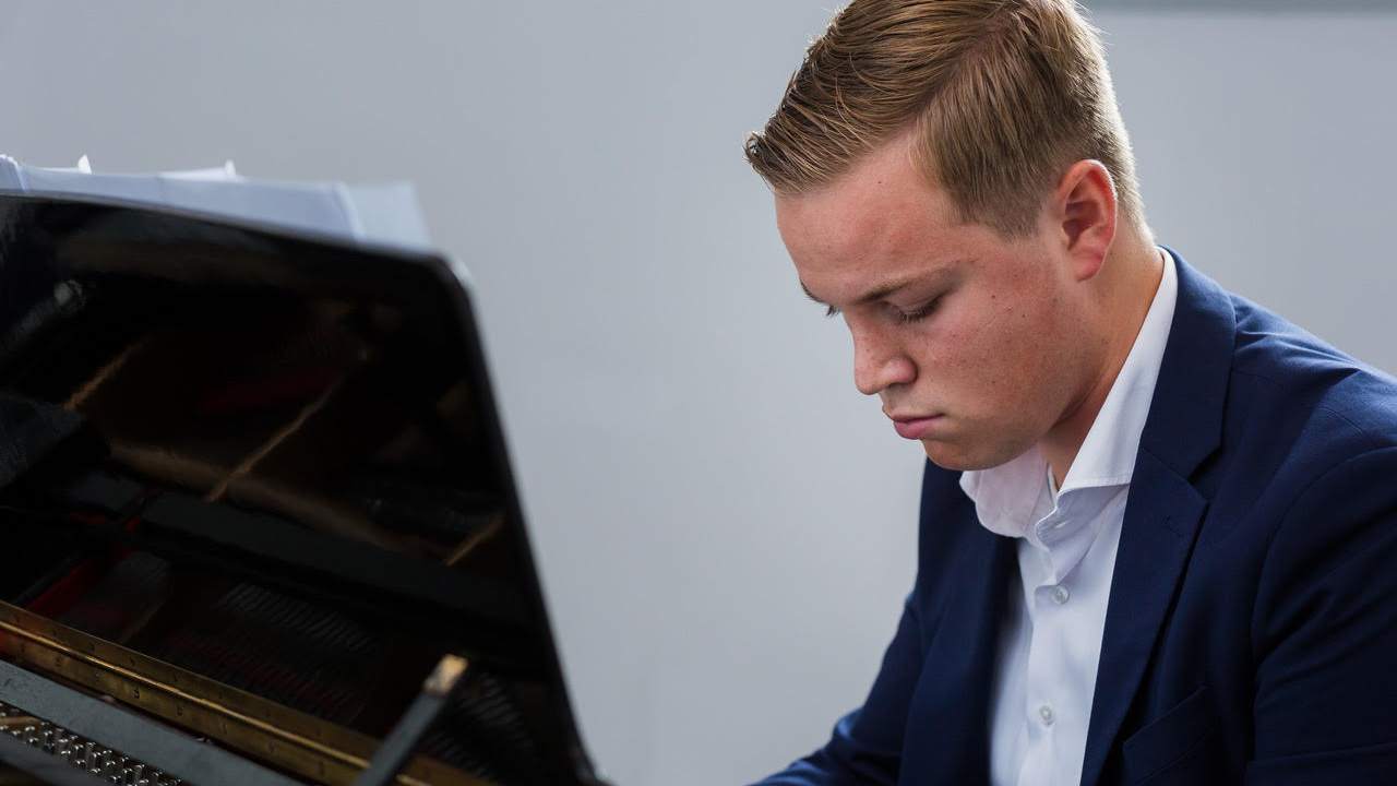 Voorjaars-pianoconcert Laurence Fierens in Protestantse kerk Wognum