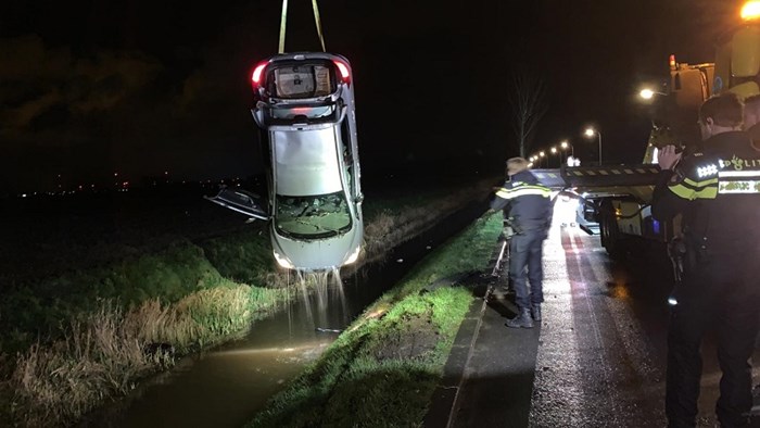 Auto op zijn kop te water (De Weere) 3
