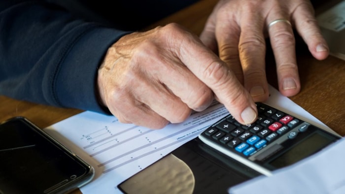 Belastingdienst met rekenmachine