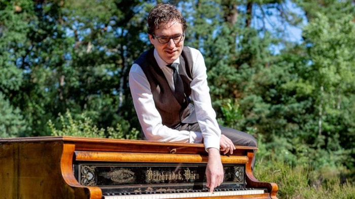 Wouter Harbers op piano, Manschot Grafimedia
