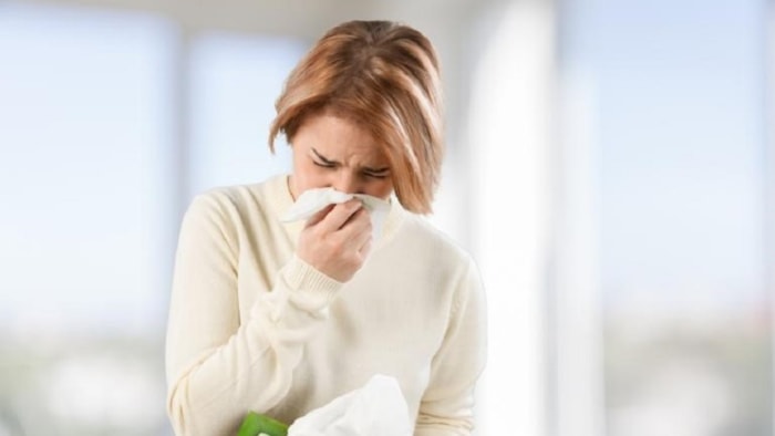 Verkouden vrouw coronavirus