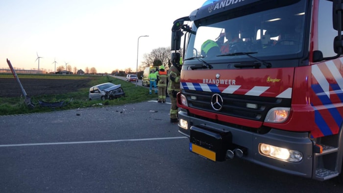 Bestelbus in het water in Andijk6