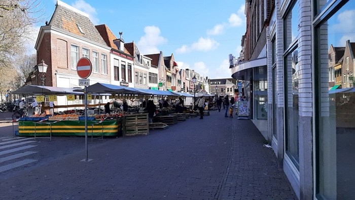 Zaterdag 28 maart markt op hoek Gouw - Turfhaven