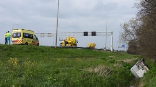 Bestelbus op z'n kop in de sloot (Avenhorn) 4
