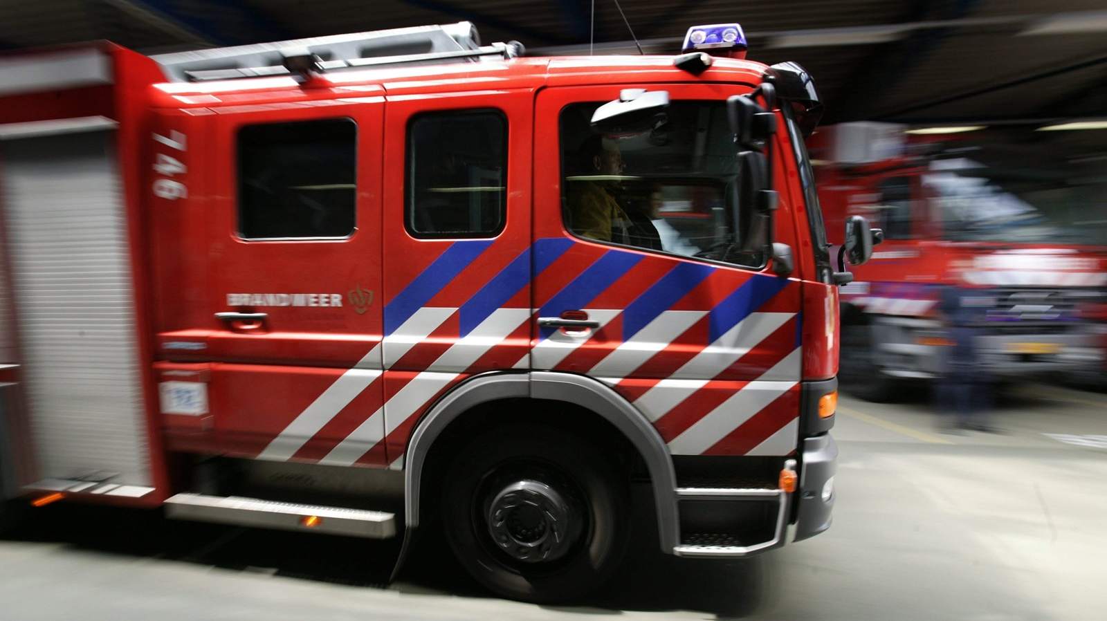 Geparkeerde auto aan het Bolwerk in brand