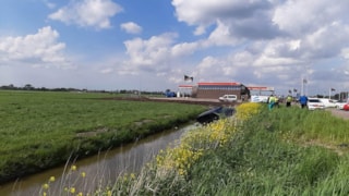 Auto te water bij McDonalds'1