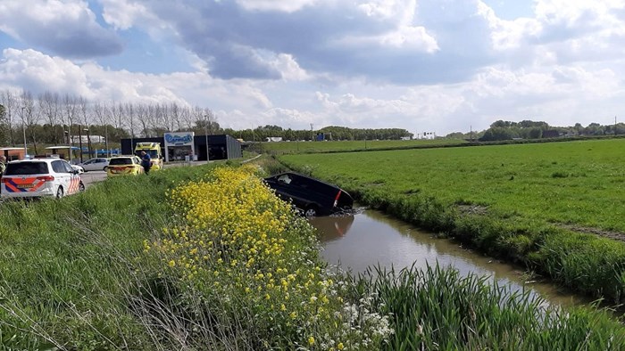 Auto te water bij McDonalds&#39;2