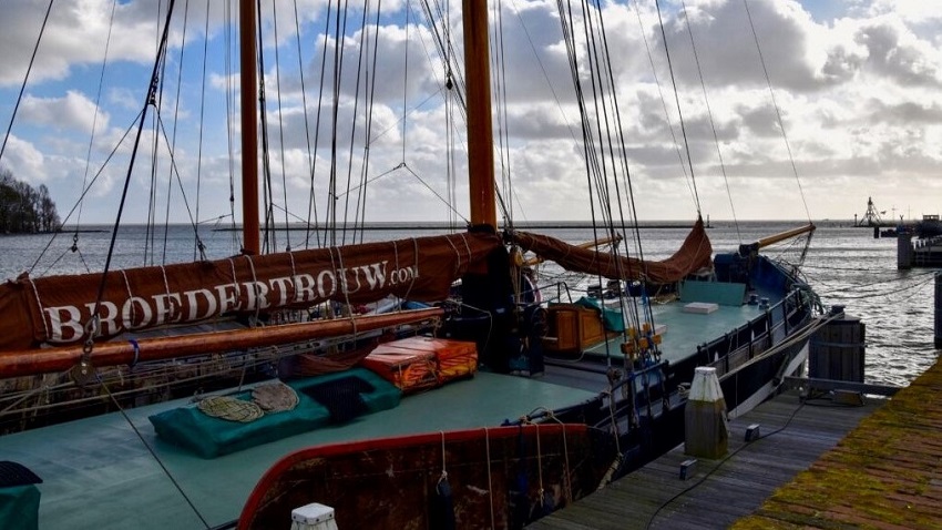 Oproep uit Hoorn: Havenmeesters, adopteer schepen van de bruine vloot
