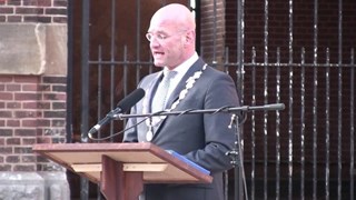 Herdenking 75 jaar vrijheid Hoorn, burgemeester Jan Nieuwenburg