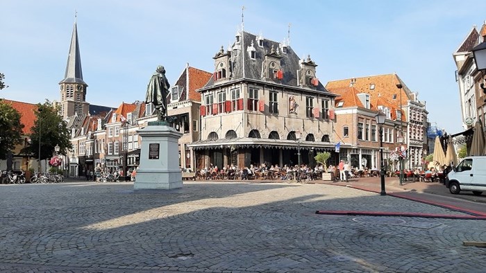 Kaasmarkt Roode Steen zicht op de Waag