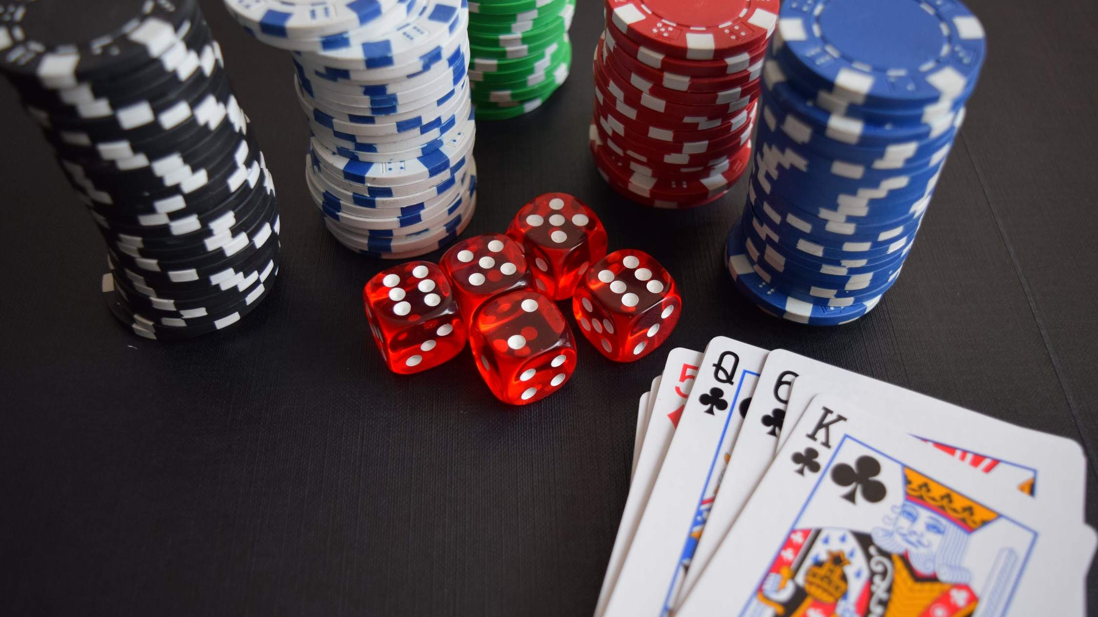 Kansspelautoriteit (KSA) waarschuwt voor gevaren illegale pokertoernooien 