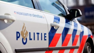 Politieauto waakzaam en dienstbaar