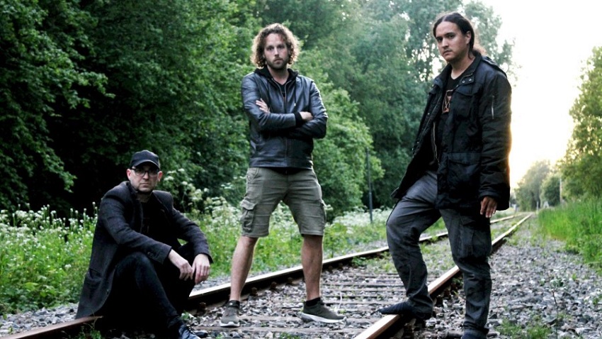 Single Eenzaam Bestaan van Momentum uit Hoorn te beluisteren op Spotify