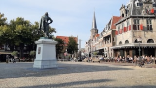 Kaasmarkt Roode Steen zicht op grote kerk