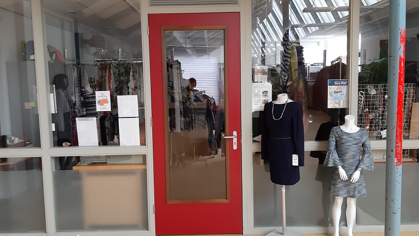Tweedehandskledingwinkel Doe Wat werkt aan heropening