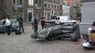 JP Coen van zijn sokkel