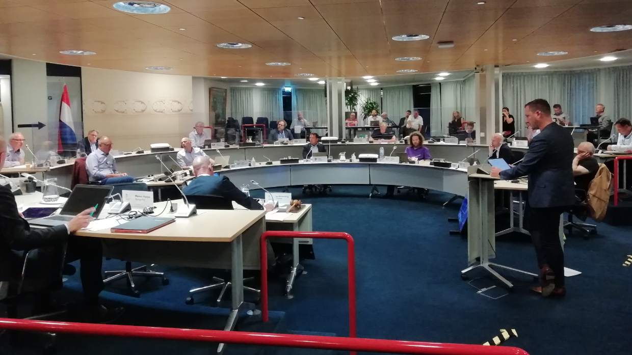 Aan inhuren externe deskundigen moet een maximum worden gesteld