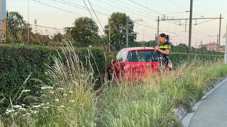 Auto komt tegen hek tot stilstand1