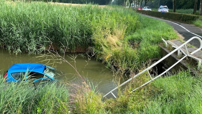 Auto te water na botsing Enkhuizen 3