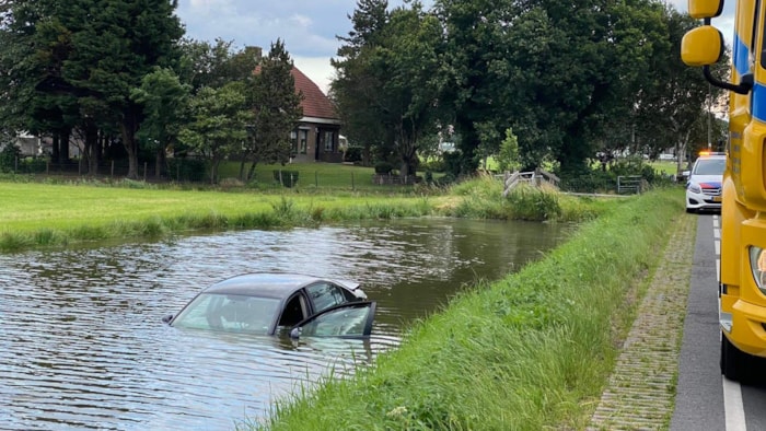 Auto in het water Berkhout