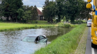 Auto in het water Berkhout