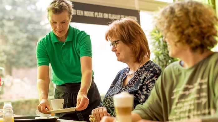 Bediening leescaf&#233; bibliotheek Hoorn 2