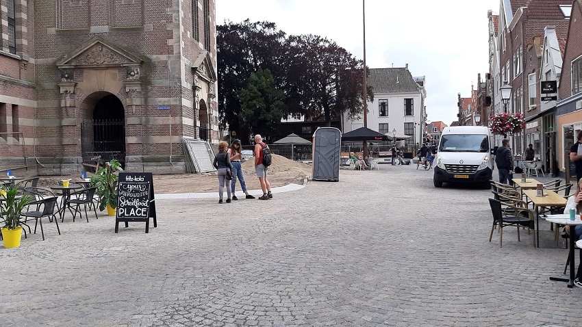 Kerkplein weer met de auto bereikbaar