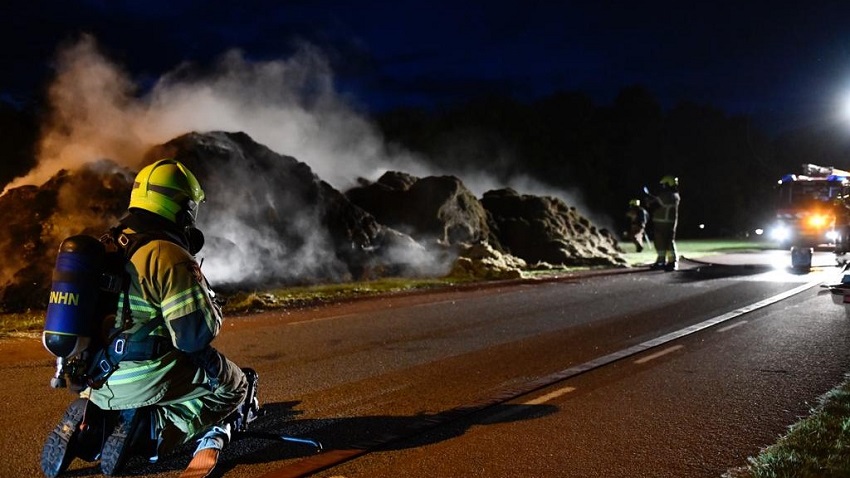 Rookwolk boven Grote Waal door buitenbrand