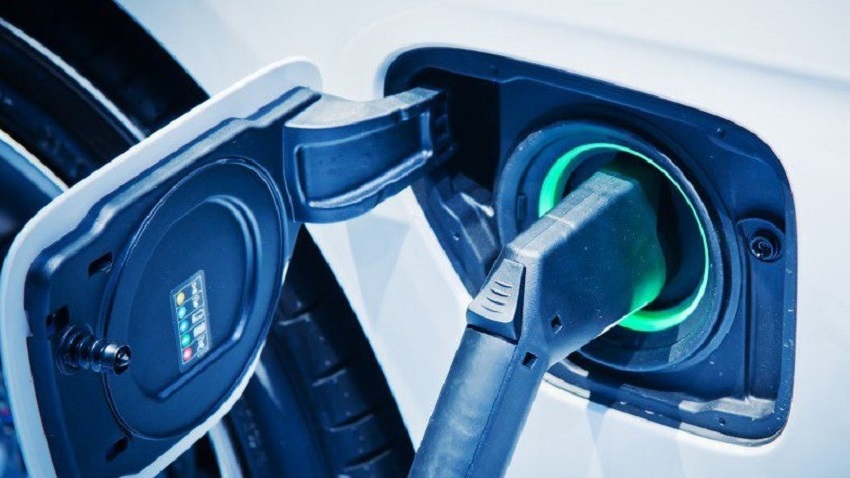 Eén op drie Nederlanders overweegt binnen vijf jaar elektrisch te rijden