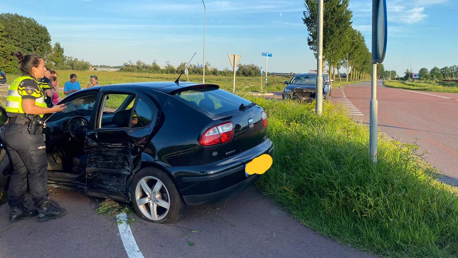 Zware schade bij botsing in Zwaagdijk-Oost